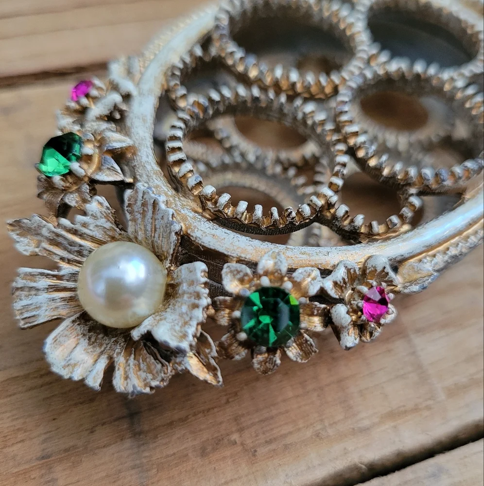 Vintage Florenza Gold/White Lipstick Holder